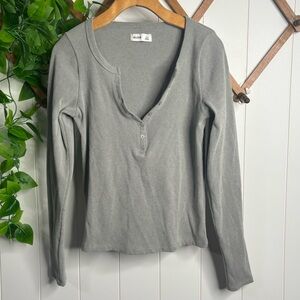 Hollister womens Cozy Ribbed Seamless Fabric Henley Size Large Long sleeve grey